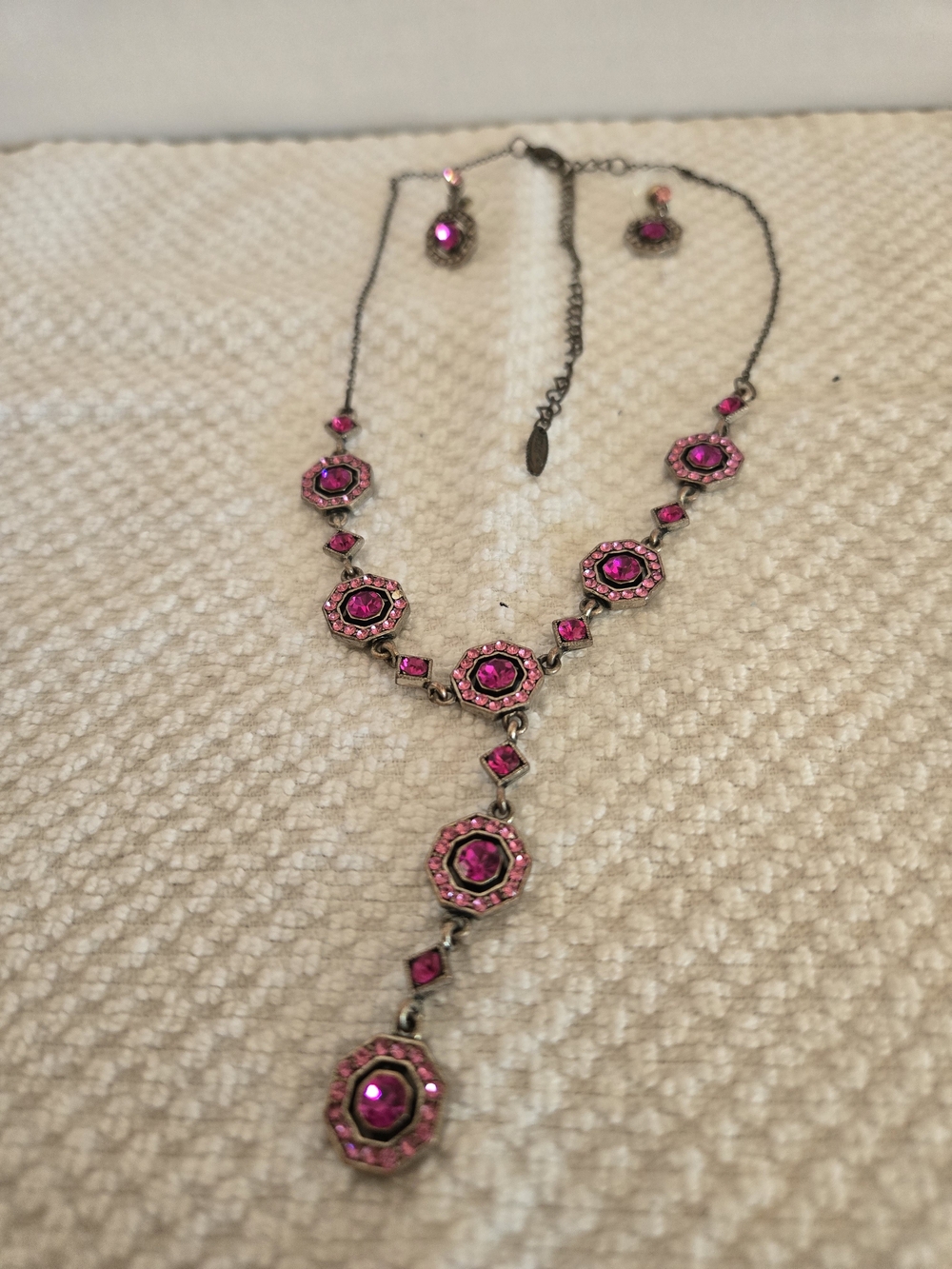 Costume Jewelery Necklace and Earring Set
